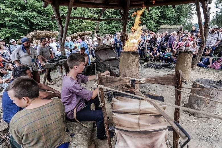 Dymarki Świętokrzyskie w 2020 roku jednak się odbędą. Piknik historyczny w Nowej Słupi już 8 i 9 sierpnia [PROGRAM, CENNIK]