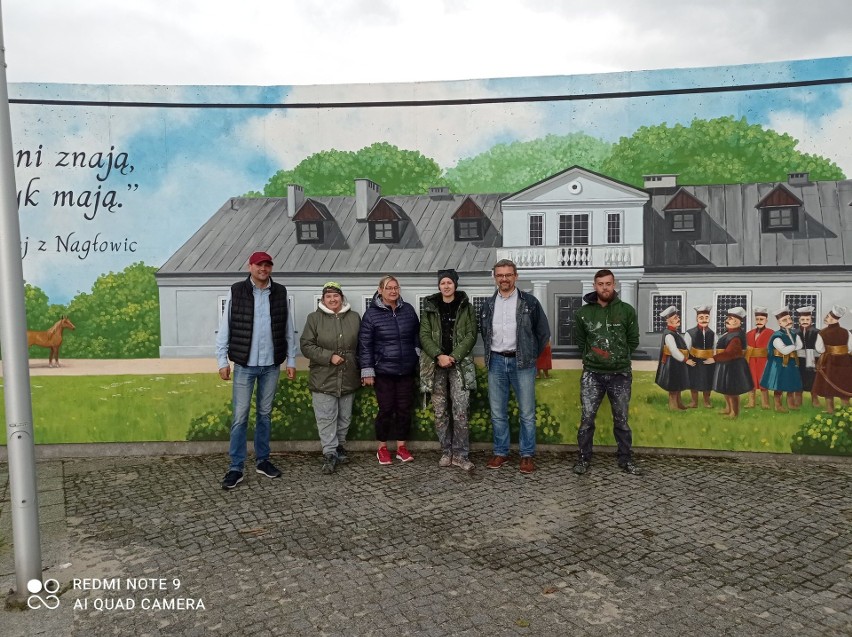 W Nagłowicach powstał wyjątkowy mural. Na nim Mikołaj Rej i dworek. Wielkie malowidło zachwyca. Zobaczcie zdjęcia