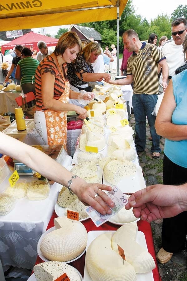 Sery korycińskie to jeden z najbardziej znanych produktów z województwa podlaskiego. W tej chwili można je kupić w całej Polsce.