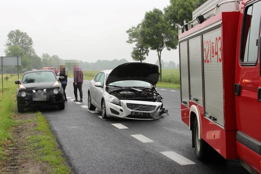 Wypadek w Bobrowicach. Dwie osoby ranne [ZDJĘCIA]