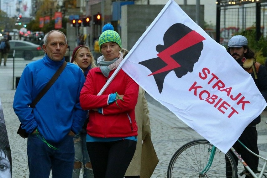 Manifestacja na ul. Świdnickiej we Wrocławiu 22.10.2021