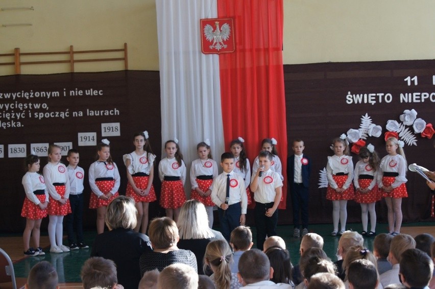 Obchody święta Niepodległości w Szkole Podstawowej w Słupi....
