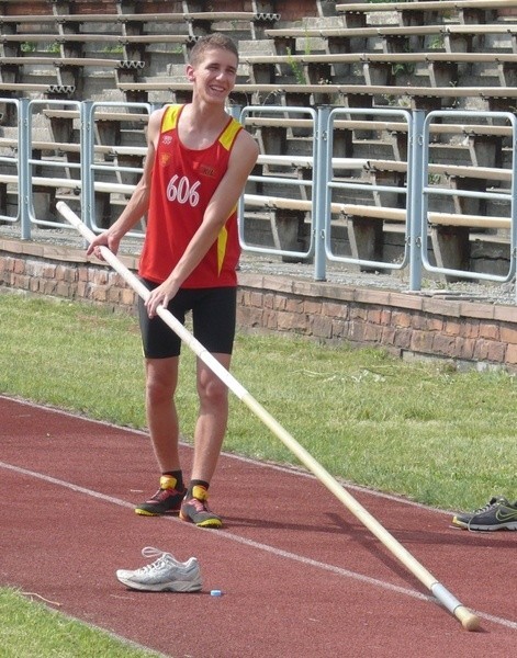 Mateusz Wójcik na Ogólnopolskiej Olimpiadzie Młodzieży w Krakowie będzie rywalizował w skoku o tyczce. 