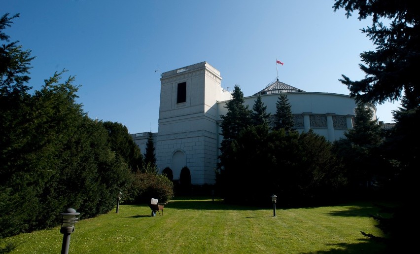 Podlascy parlamentarzyści rok po wyborach. Żalek pytał o aborcję Ujgurek w Chinach, Czykwin o świątynię w Stambule, a Szczudło milczała. 