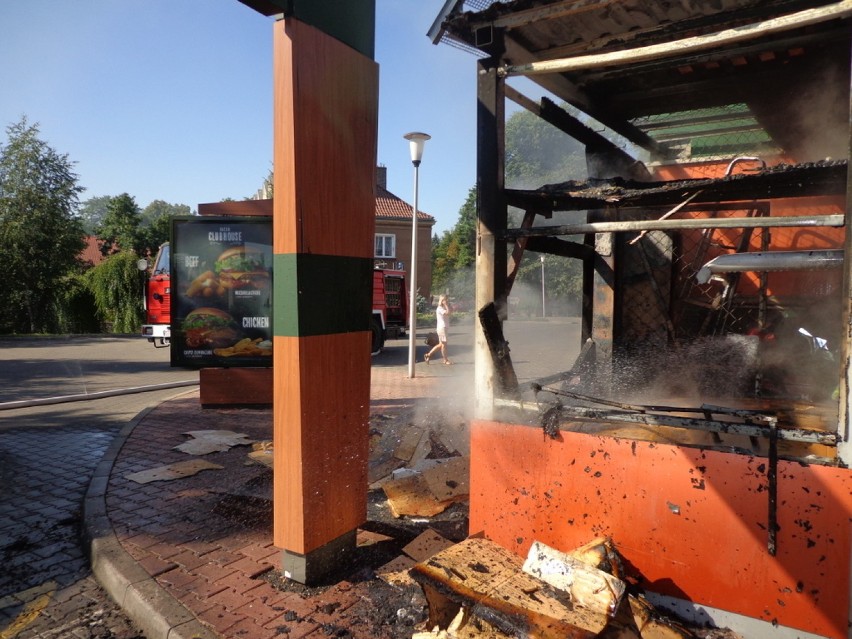 Pożar w McDonald's. Ewakuacja klientów i obsługi (ZDJĘCIA)