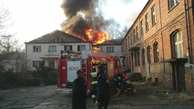 W pożarze w kopalni Anna w Pszowie spłonął dach byłego budynku administracyjnego oraz cechowni