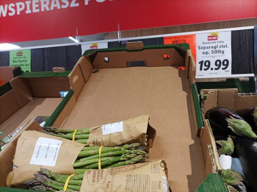 W wielu sieciach handlowych, takich jak Biedronka, Lidl czy...