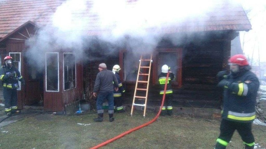 Jedna osoba zmarła w wyniku pożaru domku jednorodzinnego we...