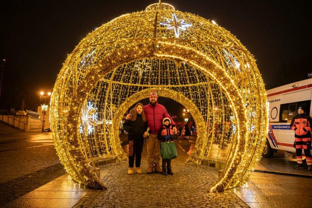 Świąteczne iluminacje w Białymstoku 2024. Miasto już przystrojone na święta. Zobacz, jak wygląda centrum nocą