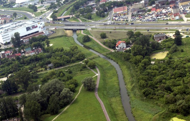 Parkingi, kładki pieszo-rowerowe, plaże, druga nitka ścieżki  rowerowej - ratusz planuje zbudować infrastrukturę do wypoczynku nad Bystrzycą. Pozwoli też budować bloki, m.in. przy ul. Krochmalnej 