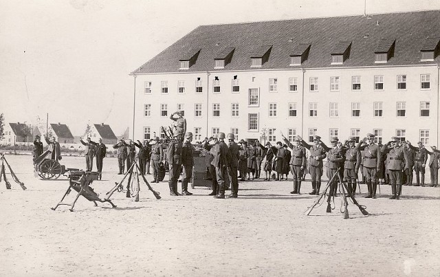 Żołnierze 122. pułku granicznego z Międzyrzecza szykują się do marszu na wschód (jesień 1939 r.)