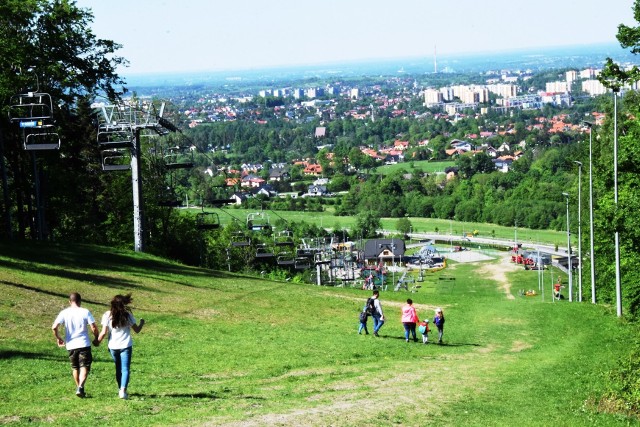 Według bielskiego radnego także wielu bielszczan mylnie utożsamia Polanę Dębowiec ze szczytem Dębowiec