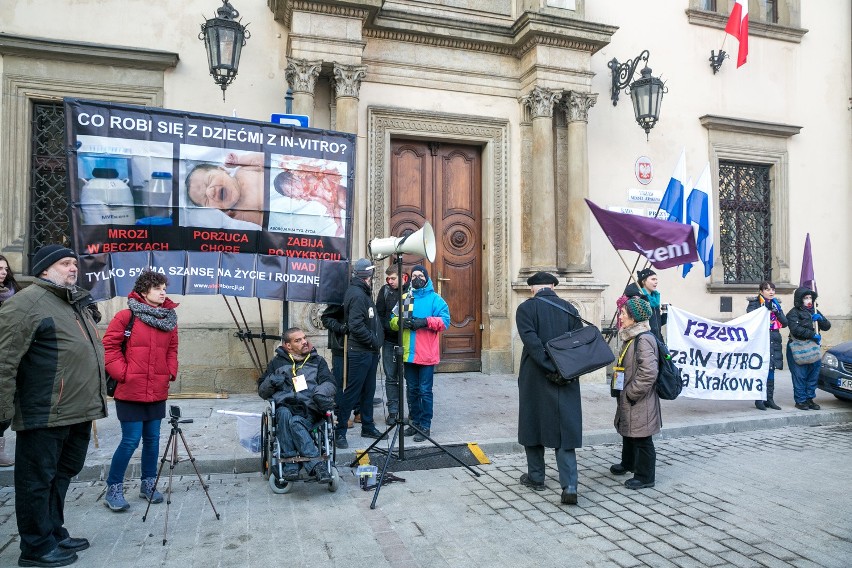 Kraków. Pary starające się  o dziecko nie dostaną pomocy od miasta [ZDJĘCIA]