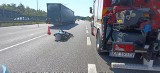 Wypadek motocyklisty na A4 w rejonie Krakowa. Zderzenie z tirem