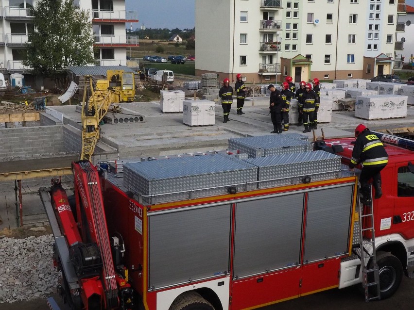 Tragedia w Koszalinie. Dźwig przewrócił się na robotnika [zdjęcia, wideo] 