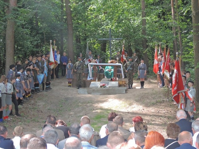 Uroczystości w lesie kidałowickim.