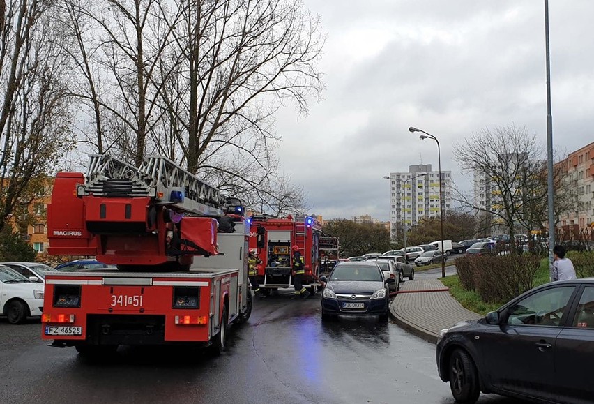 Do pożaru doszło w sobotę, 7 grudnia, w wieżowcu przy ul....