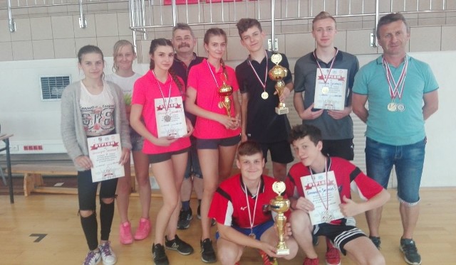 Drużyny szkolne z Secemina zdobyły aż trzy medale w wojewódzkim drużynowym turnieju tenisa stołowego w Bilczy.