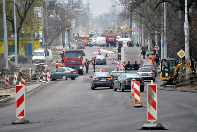 Ulica Łęczyńska - remont wciąż trwa, ułożenie ostatniej warstwy asfaltu przełożono na wiosnę