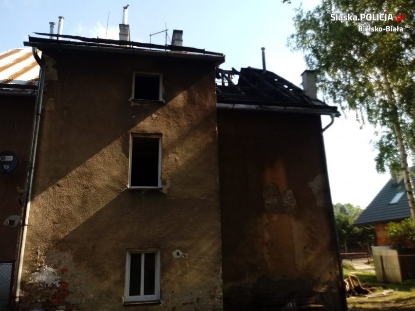 Spaleniu uległo mieszkanie na II piętrze budynku oraz część...