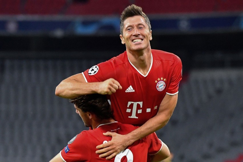 Robert Lewandowski gol na YouTube (WIDEO). Bayern Monachium - FC Augsburg 5:2. Bundesliga skrót