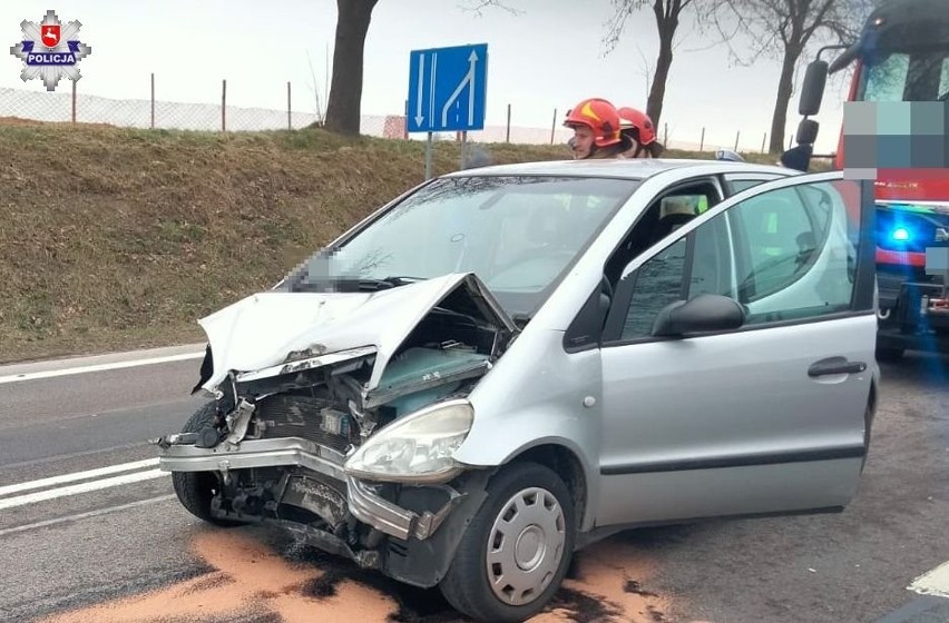 Wypadek na trasie Piaski-Krasnystaw. Wyprzedzanie zakończył wjeżdżając w tył ciężarówki