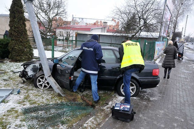 Wczoraj około godziny 7.20 u zbiegu ulic Magnuszewskiej i Glinki doszło do niecodziennego wypadku. 