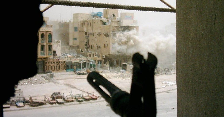 Zdjęcia zrobione podczas obrony City Hall w Iraku. To była...