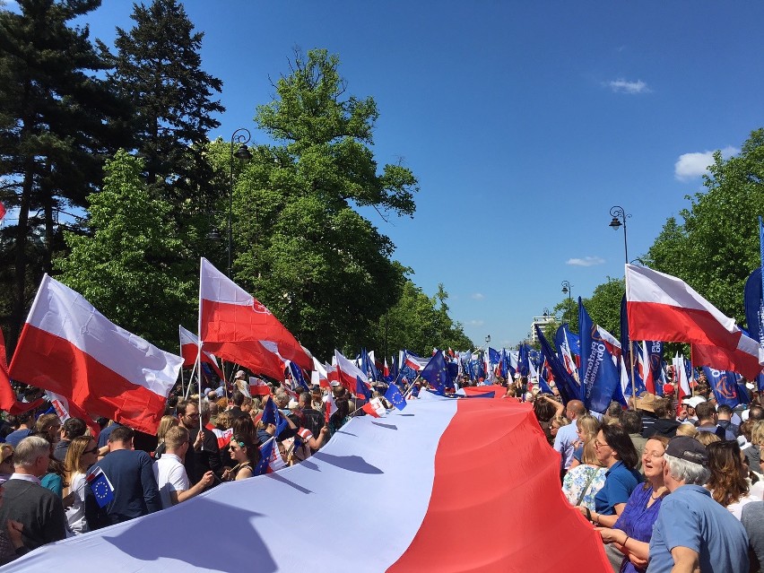 Wielka manifestacja KOD-u w Warszawie. Reprezentacja Szczecina i regionu: ponad tysiąc osób