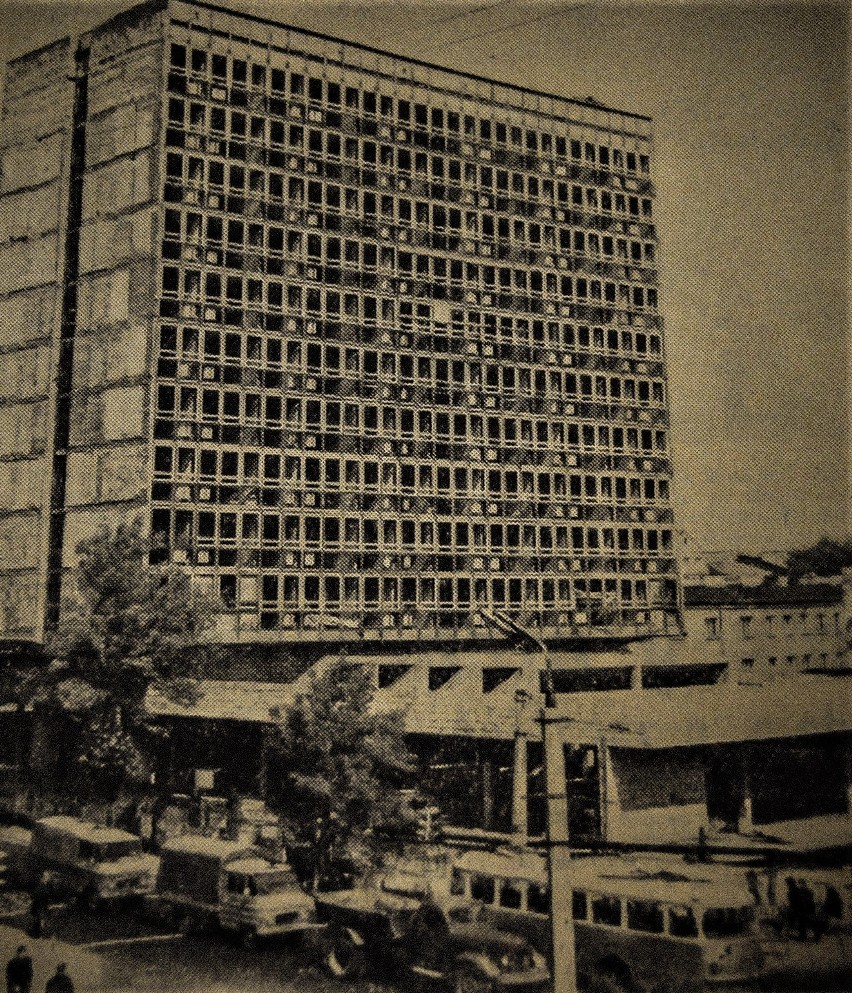 Rok 1969. Na wpół wykończony hotel Victoria czeka nadal na...