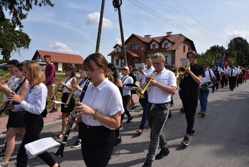 Kolorowe i radosne dożynki gminy Sędziszów w Krzcięcicach. Byłeś? [NOWE ZDJĘCIA]