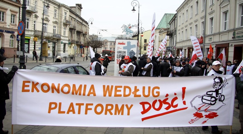 Związkowcy pikietowali w Lublinie. „Dość ekonomii według Platformy" (ZDJĘCIA, WIDEO)