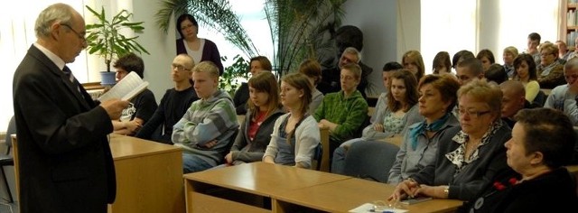 Ryszard Makowski na spotkaniu w bibliotece