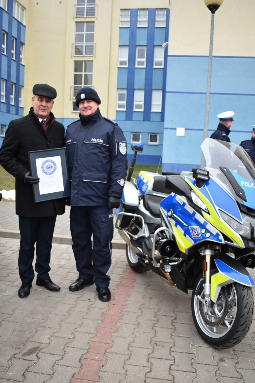 Ostrołęka. Policja otrzymała nowe radiowozy i motocykle. 25.01.2023