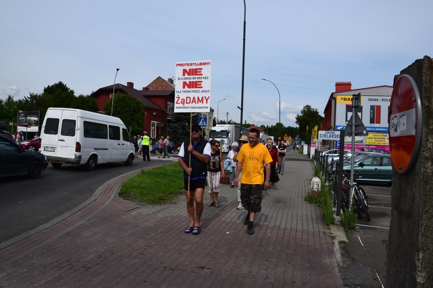 W okolicach Ronda Solidarności w Jaśle odbył się protest...