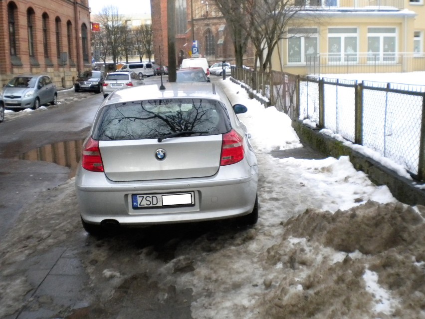 Jak widać na ul. Mikołajskiej, chodnik nie jest dla pieszych