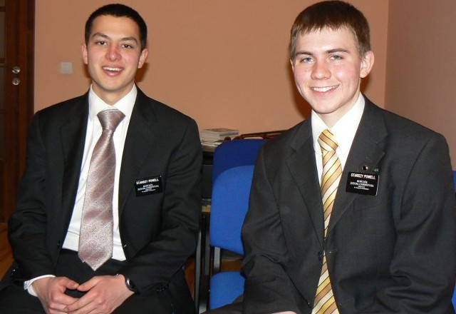 Emerson Powell i Sam Powell  - pracujący w Kielcach misjonarze Kościoła Jezusa Chrystusa Świętych w Dniach Ostatnich.