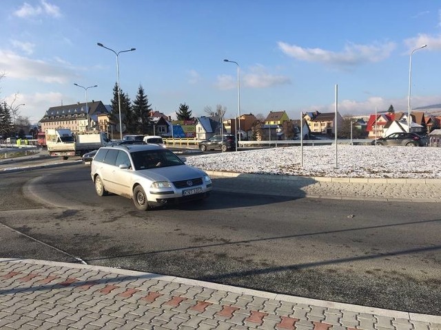 Aleje 1000 - lecia w Nowym Targu to dziś fragment drogi krajowej nr 49 w stronę Białki Tatrzańskiej. Przez to głownie w weekendy toną w korkach.