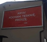 Tajemniczy plakat na ulicy Chocimskiej w Bydgoszczy. Fan "Gry o tron" czy zakochany?