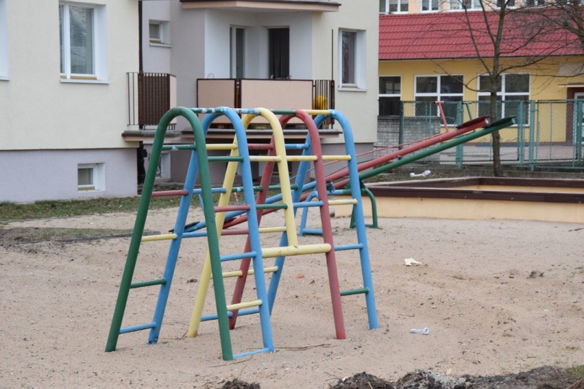 Place zabaw w młodzieżowej spółdzielni we Włocławku zyskają całkiem nowe oblicze