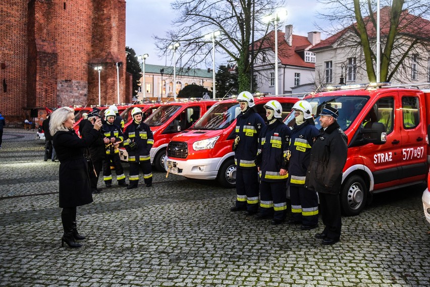 Poznań: Wielkopolscy strażacy dostali nowy sprzęt [ZDJĘCIA]