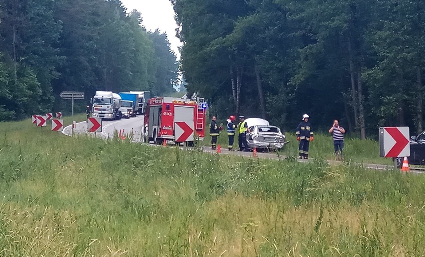 - Samochód ciężarowy zderzył się z osobówką - mówi dyżurny...