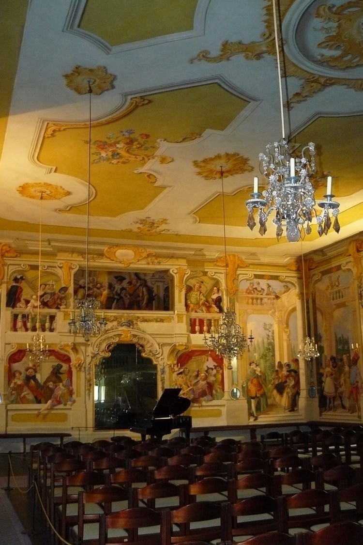Krumlov: Sala ze sławnym "Malowanym dzbankiem|"
