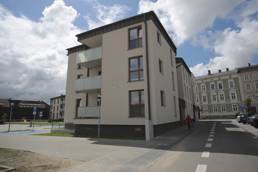 Pierwsi lokatorzy już dostali klucze do mieszkań w nowych miejskich blokach w Słupsku [ZDJĘCIA]