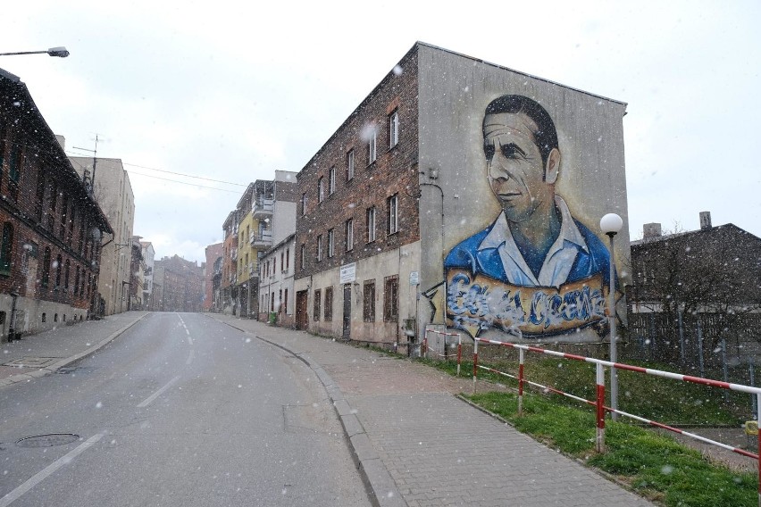 Zniszczony mural Gerarda Cieślika. Kto jest sprawca...