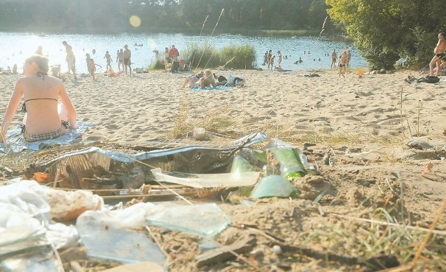 Dzika plaża w Pieckach. Zdjęcie nie wzmaga komentarza