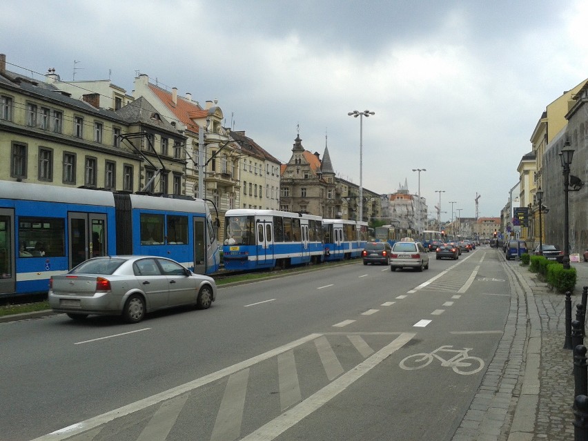 Wrocław: Uszkodzona zwrotnica w centrum. Były objazdy tramwajów (ZDJĘCIA)