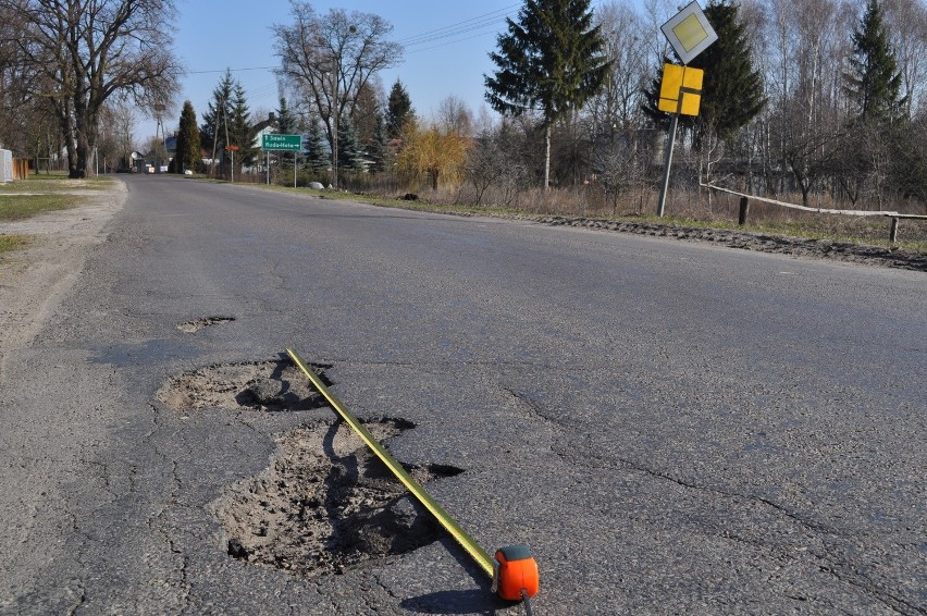 Dziury na szlaku rowerowym Green Velo (ZDJĘCIA)