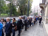 Kraków: wielka kolejka po bilety na Podwalu [ZDJECIA]