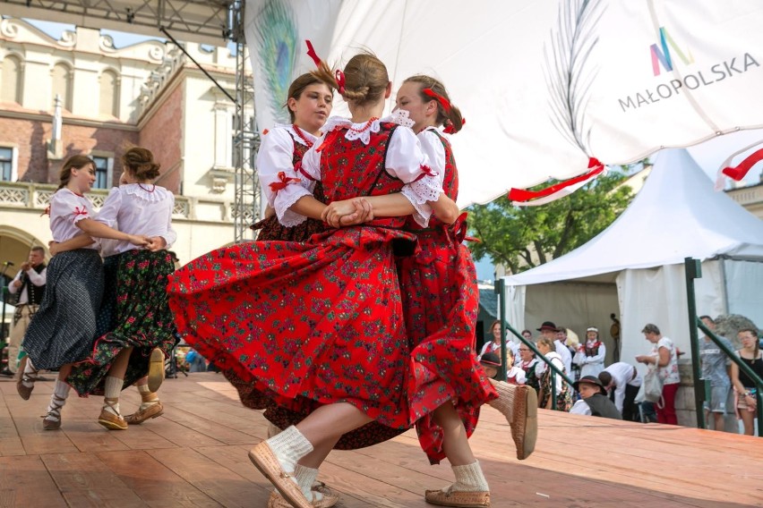 42. Międzynarodowe Targi Sztuki Ludowej. Kraków stolicą folkloru, a wkrótce także... pierogów [ZDJĘCIA]